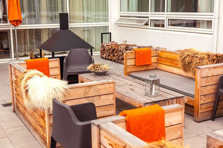 木材室内外餐馆露台用扫描型木家具装有制符合生态友好的真人设计当代绿色图片