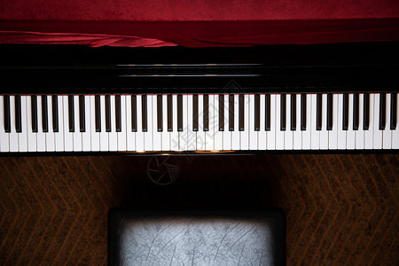 旋律白色的一种有选择焦点键的钢琴盘紧闭式可用作背景图片