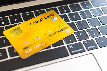 无线的计算机键盘互联网购买概念上的信用卡借方金融的图片