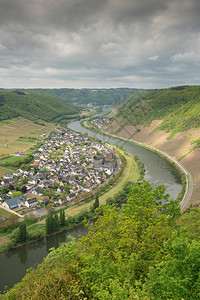 路德维希在国春天一个枯燥的在靠近Cochem的Moselle村庄Ernst全景欧洲田园诗般的图片