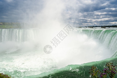 加拿大安略省尼亚加拉瀑布NiagaraFalls美丽的边缘自然图片