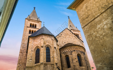 地标纪念碑布拉格古老的教堂日出时圣维图斯大教堂领土上古老的教堂普拉哈图片