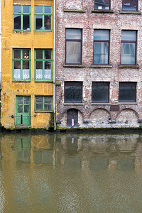 别致历史运河旁边的旧欧洲风格建筑户外图片