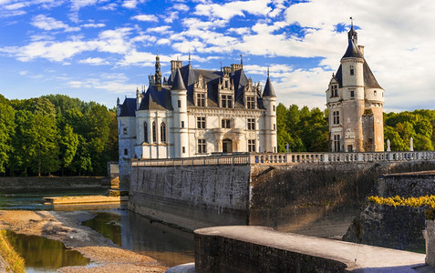 公园浪漫的桥优雅Cheronceau城堡法国卢瓦尔河谷美丽的城堡旅行和法国的地标洛瓦尔河谷图片