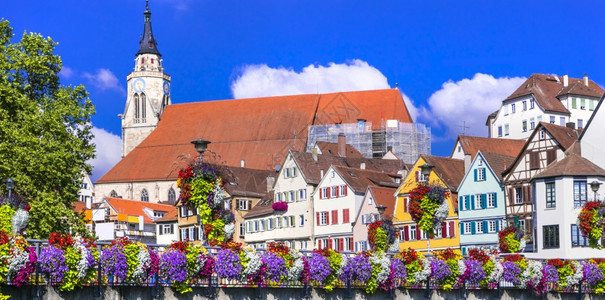 德国旅行和地标图宾根镇由鲜花装饰的图宾根镇目地吸引力历史图片