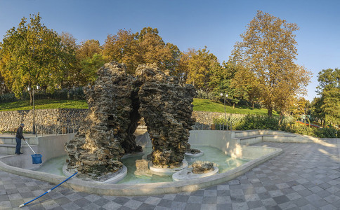早晨街道欧洲乌克兰敖德萨伊斯坦布尔公园全景秋天清晨乌克兰敖德萨伊斯塔布尔公园秋天图片
