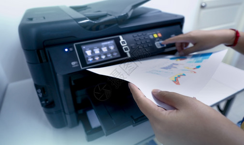 关于多功能激光打印机复制刷扫描和传真机的办公室文件和纸质工作印刷技术复机和持有纸机和持有纸张印刷机收入统计数据秘书图片