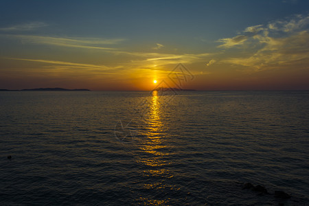 欧洲自然风景优美希腊科孚岛佩鲁拉德斯村洛加海滩的美丽日落希腊科孚岛佩鲁拉德斯村洛加海滩的美丽日落图片
