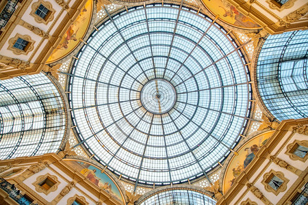 埃马努莱建造天花板意大利米兰市GalleriaVittoriioEmanuueleII的内务是米兰最受欢迎的购物区之一图片