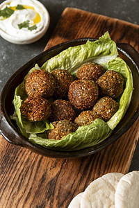 角度素食主义者高角falafelPita面包食物图片