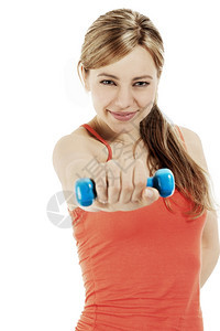 年轻漂亮的运动女子训练与哑铃年轻漂亮的健身女子训练与哑铃在白色背景蓝的一种美丽图片