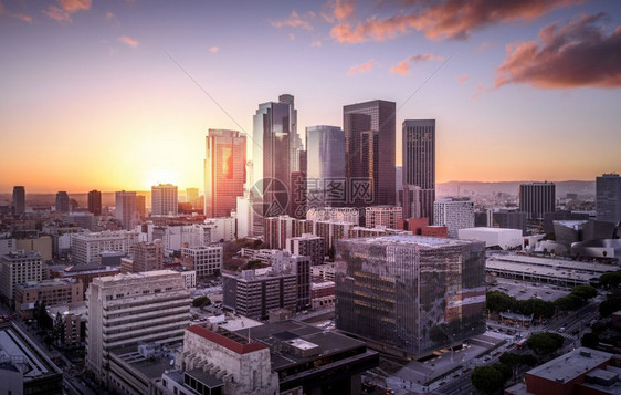 下午美国加利福尼亚州日落洛杉矶市下城天际线洛斯金融的图片