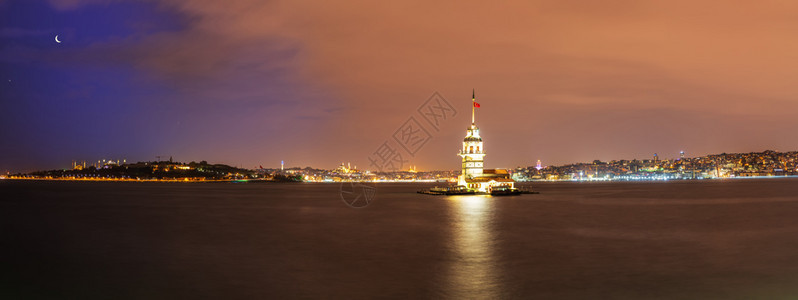 火鸡伊斯坦布尔的Maidenrsquos塔美丽的夜景伊斯坦布尔的塔美丽晚上全景旅行博斯普鲁海峡图片