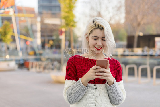 肖像女人发信息电话图片