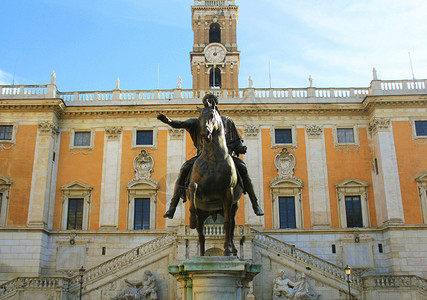 2018年月9日MarcusAurelius在意大利罗马Campidoglio广场骑马的纪念碑喷泉遗产奥勒留斯图片