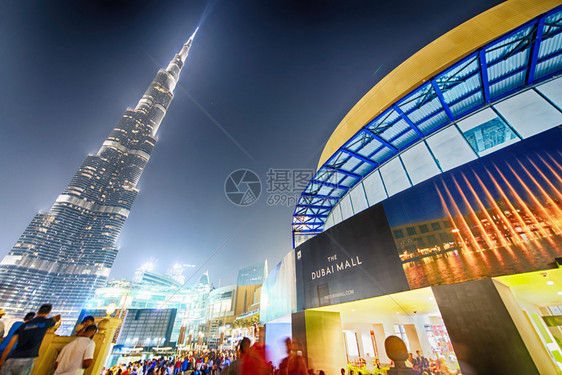 联合的摩天大楼阿联酋迪拜2016年2月4日迪拜哈利法塔附近的市中心建筑物夜景吸引了30万游客每年迪拜阿联酋2016日市中心建筑物图片
