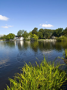 尽管Breiavatnet位于斯塔万格的中心地带而Mosvatnet和Stokkavatnet则位于外边圣塔凡格拥有几座美丽的湖图片