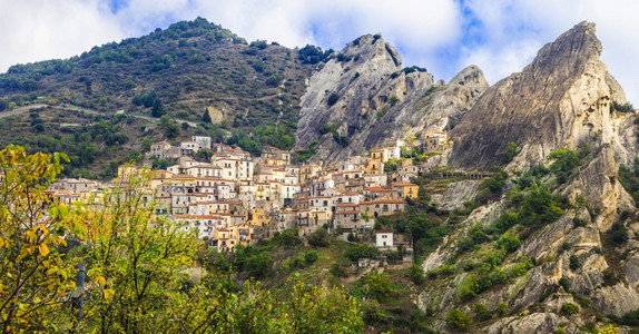 意大利巴西亚塔Castelmezzano山村活动腹地庄图片