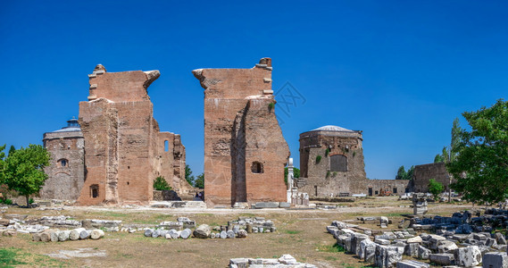 时期火鸡寺庙土耳其古希腊城市佩加蒙Pergamon红巴西利卡RedBasilica或塞拉皮斯寺的废墟图片