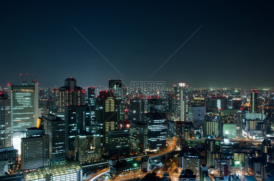 日本大阪市夜间天际的大阪之夜里灯光照亮美丽的大都会现代图片