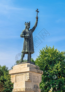 户外母马摩尔多瓦首都基希讷乌市中心的StefancelMare纪念碑位于摩尔多瓦基希讷乌的StefanMare名胜地目的图片