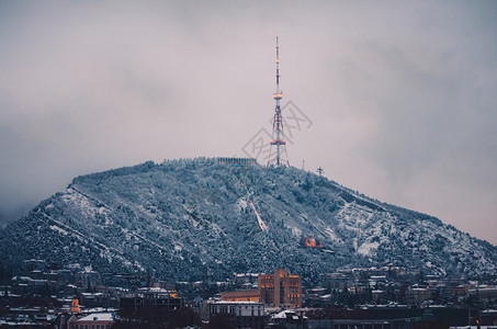 城市景观乔治亚州金的第比利斯冬季城市风雪图片