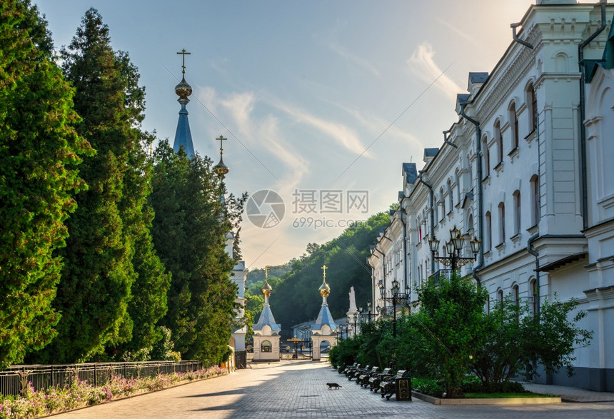 拉夫晴天统治乌克兰斯维亚托戈尔克07162在阳光明媚的夏日早晨乌克兰斯维亚托戈尔克或维亚托希尔克的圣安息日山修道院全景图片