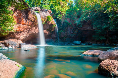 结石树泰国高亚井家公园HaewSuwat瀑布深林中令人惊叹的美丽瀑布图片