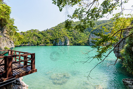 户外阳台观景蓝湖翡翠阳台泰莱奈观景翡翠湖阳蓝翡翠美丽的自然景观绿海在山中位于泰国素叻他尼府穆科安通公园的KohMaeKo岛风景优图片