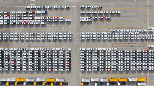 船海外拍卖空中观视新汽车出口终点站等待深海港口进出的新车图片