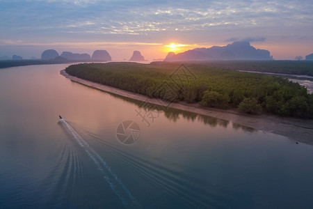 美丽的日出空中观察风景泰国Phangngasamchong反射橙太阳图片