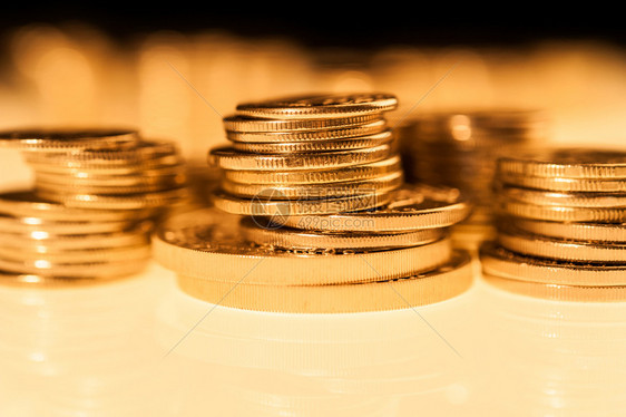巴斯塔储蓄成功堆金币宏观用于融和银行概念的硬币商业理念和所有艺术作品设计的经济趋势背景特写浅深堆金币宏观经济趋势背景图片