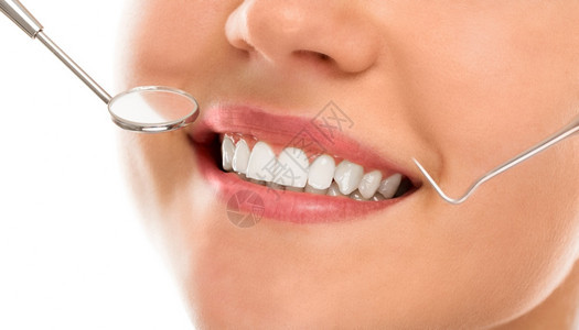 人类一个女在看牙医时笑着微口腔科唾液图片