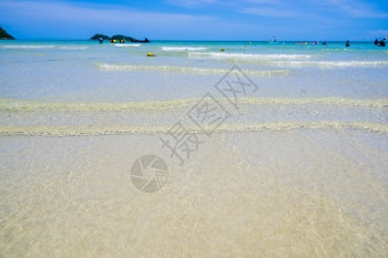 泰国海云美丽的海滩和洋冲浪蓝天空帆船话题背景