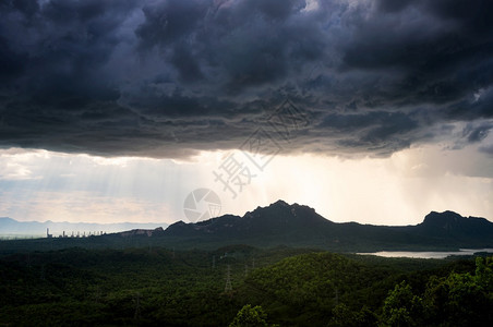 南邦空中景象泰国兰芒MaeMoh山地貌的暴风雨泰国隆邦Lampang高的污染图片