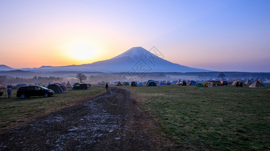 日本富士山和福本帕拉露营场图片