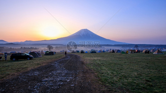 日本富士山和福本帕拉露营场图片