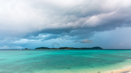 海滩气候变迁包括高利佩岛和安达曼海绿水域的暴风雨及大这是泰国佐敦Tarutao公园的著名景点泰国科利佩上空有169个宽屏风云和雨图片
