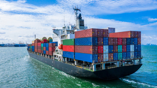 贸易血管分配工业港口的集装箱货船进口出业务物流和集装箱货船在公海上国际运输的集装箱货船进出口业务后勤及国际运输图片