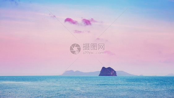 照片热带早晨清泰国湾岩石岛的海景风貌图片