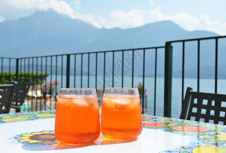 夏日冰爽鸡尾酒图片