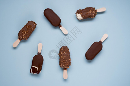 咖啡木制的解析度高清晰照片选择巧克力冰淇淋表高品质照片优雅的巧克力冰淇淋表图片