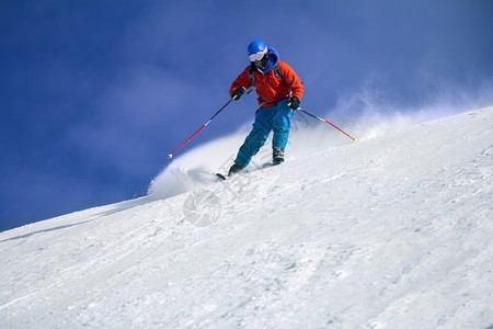 冬季雪山滑雪图片