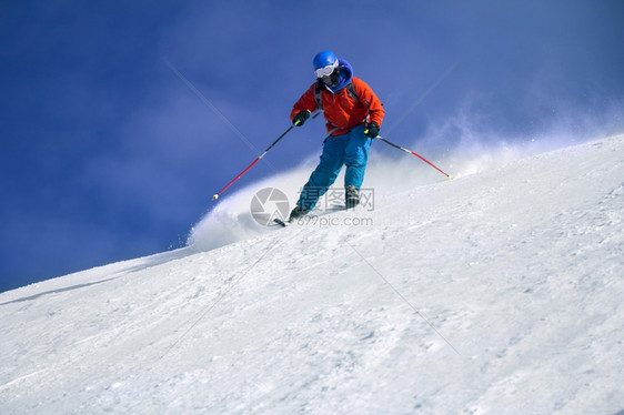 冬季雪山滑雪图片