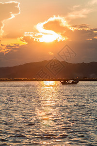 缅甸蒲甘伊洛瓦底江日落晚上亚洲金的图片