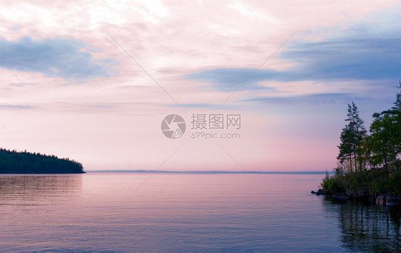 卡累利阿拉多加湖和日落时边岛的景象海浪小时图片