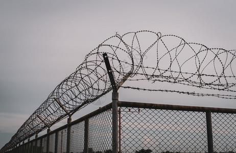 铁丝网监狱围栏屏障边界安全墙逮捕罪犯或恐怖分子的监狱私人区域军事