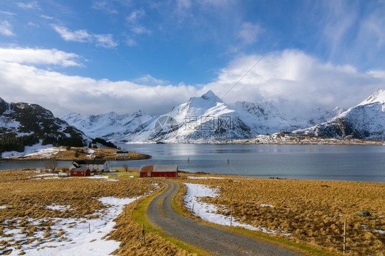 欧洲景色美观的洛福滕群岛冬季风景挪威美丽的山地景观挪威斯堪的纳维亚冬季斯堪的纳维亚冬季下雪的传统图片