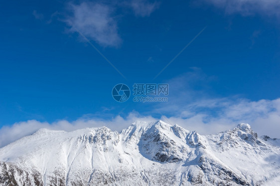 极光景色美观的洛福滕群岛冬季风景挪威美丽的山地景观挪威斯堪的纳维亚冬季斯堪的纳维亚冬季反射绿色图片