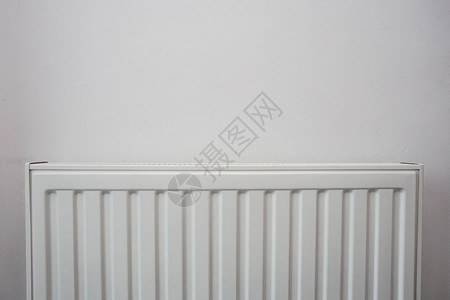 中央系统白墙上的色暖气片现代设计特写白墙上的色暖气片现代设计恒温器图片